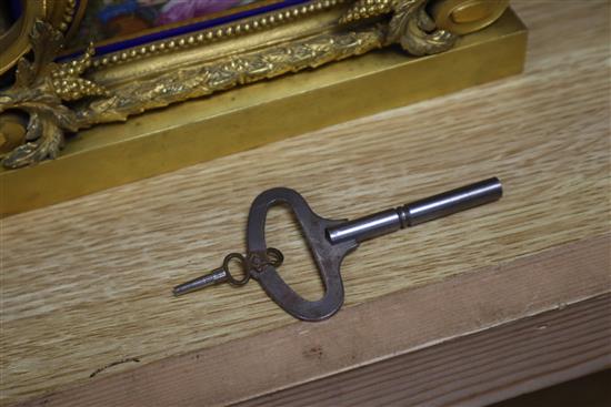 A French ormolu mantel clock, height 25cm